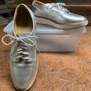 K2S silver tie up shoes